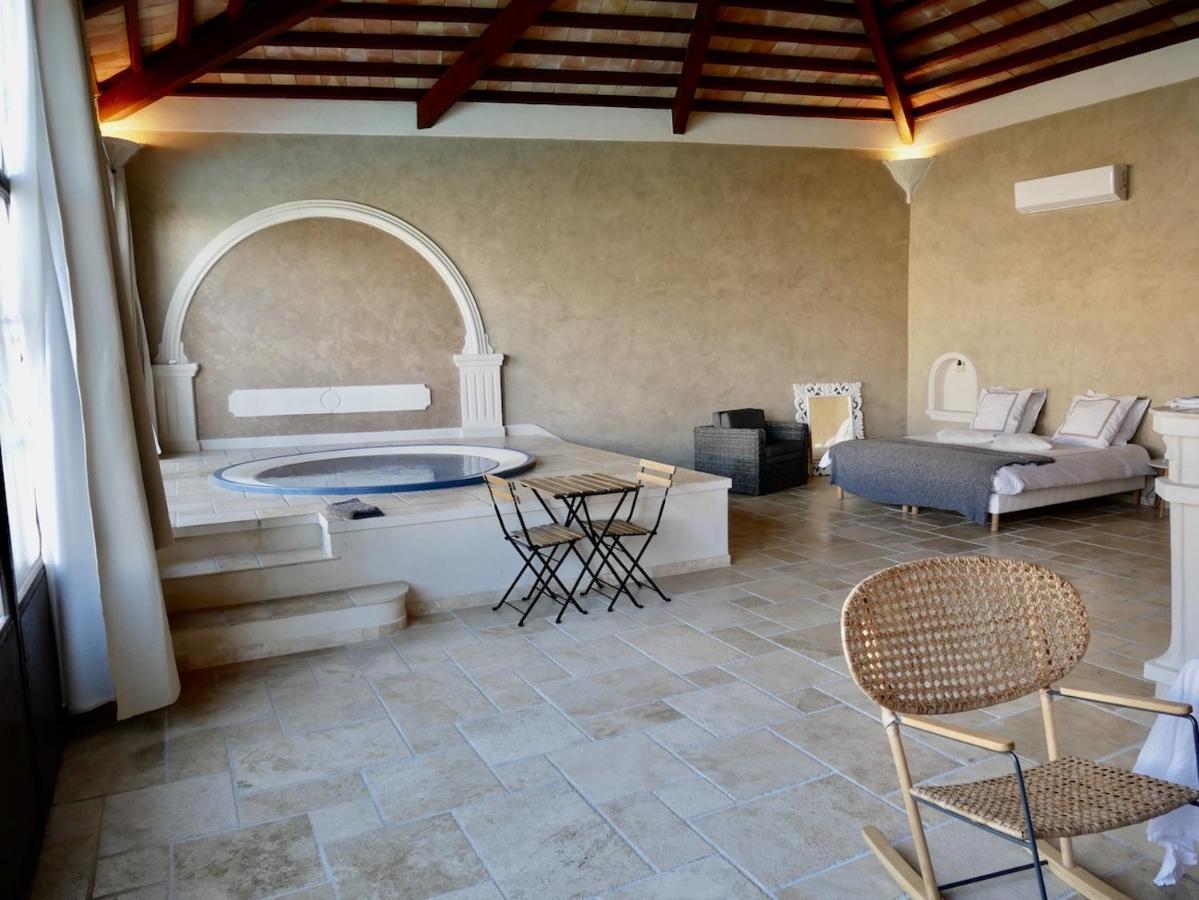 Hotel Le Pool House - Private Jacuzzi Ventabren Esterno foto