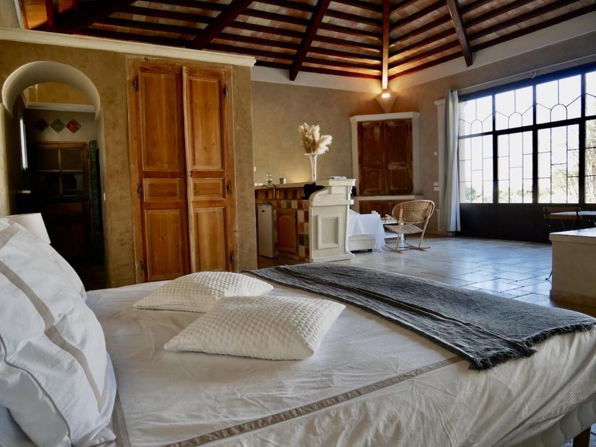Hotel Le Pool House - Private Jacuzzi Ventabren Esterno foto