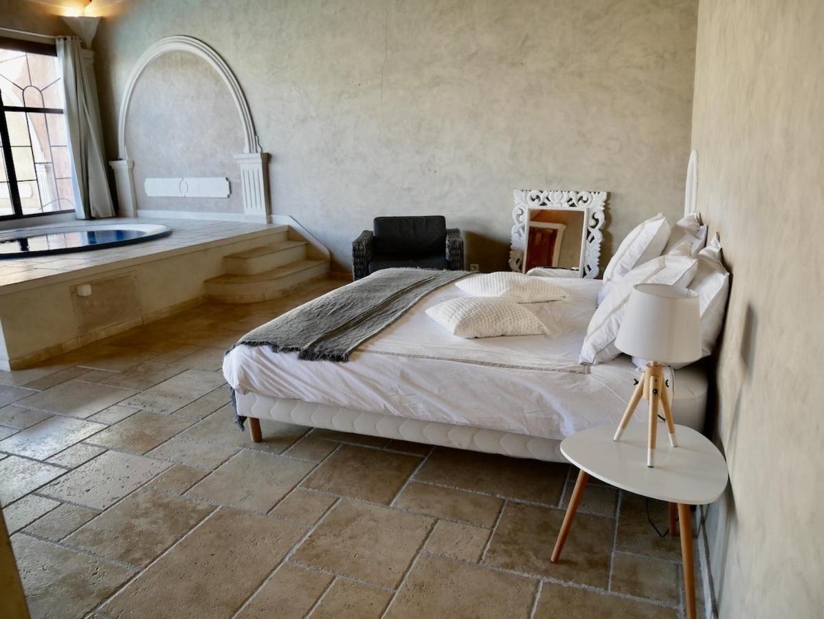 Hotel Le Pool House - Private Jacuzzi Ventabren Esterno foto